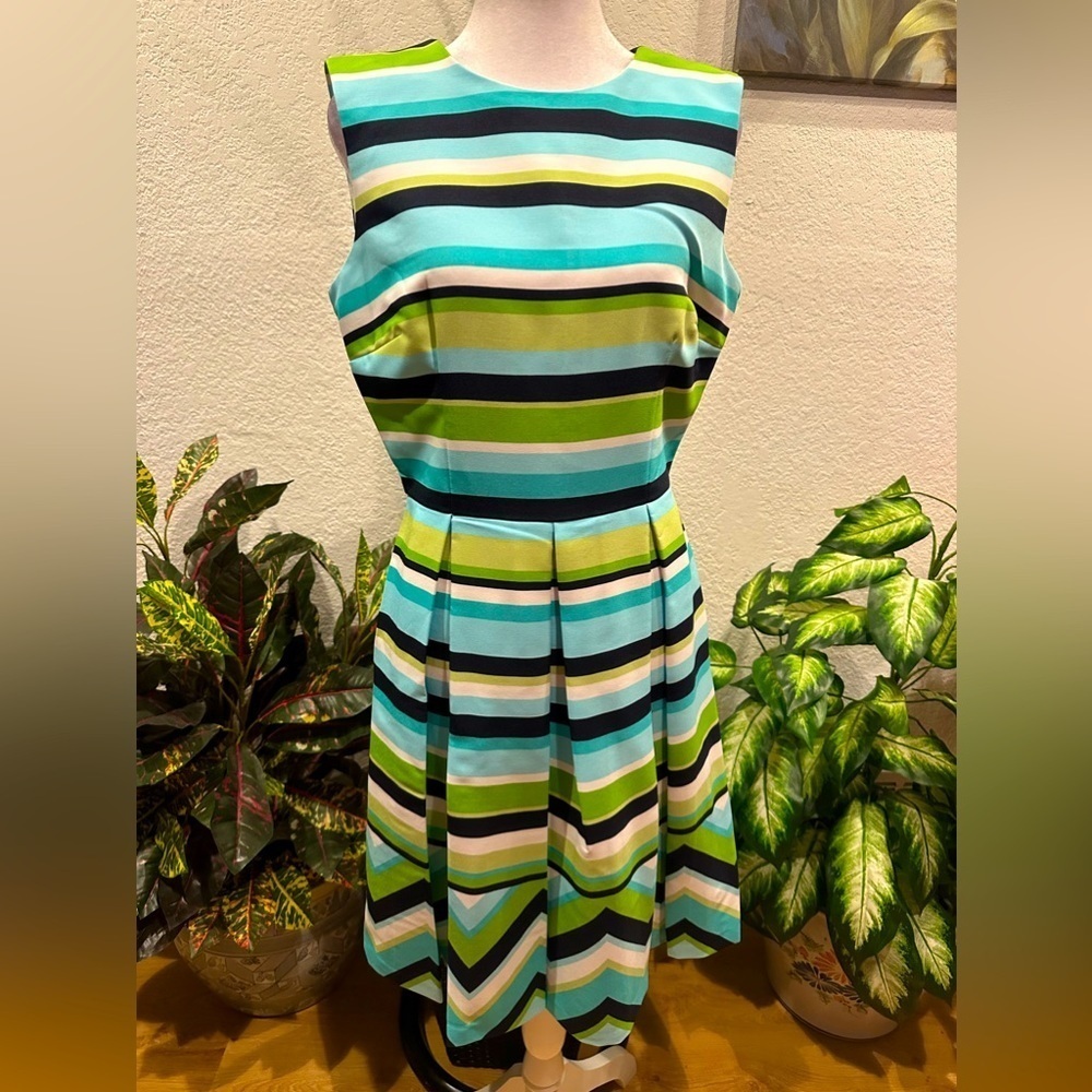 Sandra Darren pleated mini dress size 6